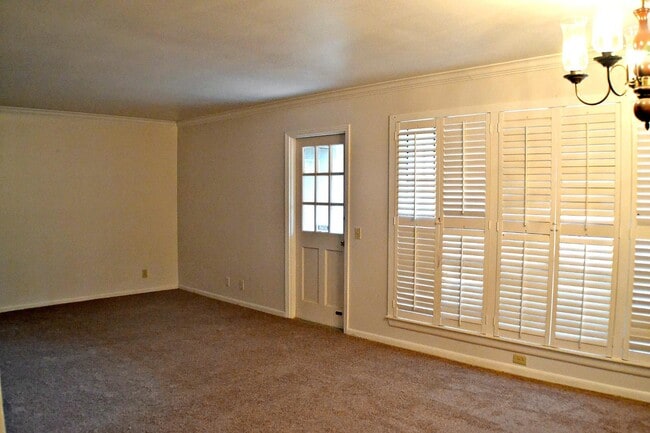 Photo - 165 W Rampart Dr