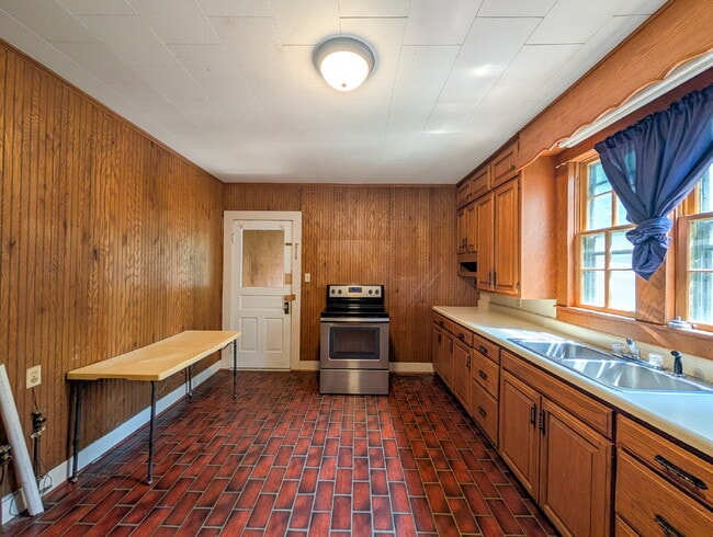 Photo - Welcome home to 315 Etheridge!