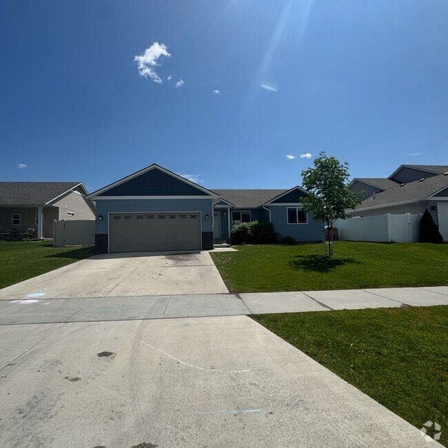Building Photo - Modern 3 bed 2 bath unit in quiet neighbor... Rental