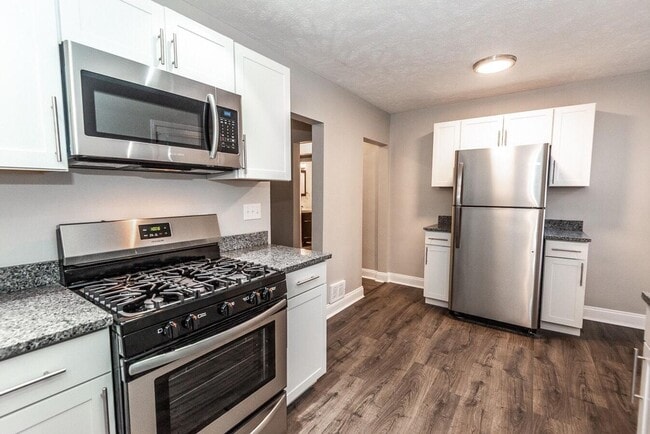 Building Photo - Stunning 5 bedroom home in Brookline available May 1!