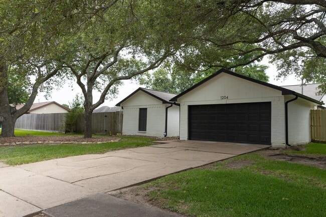 Photo - 1204 Osborne Dr