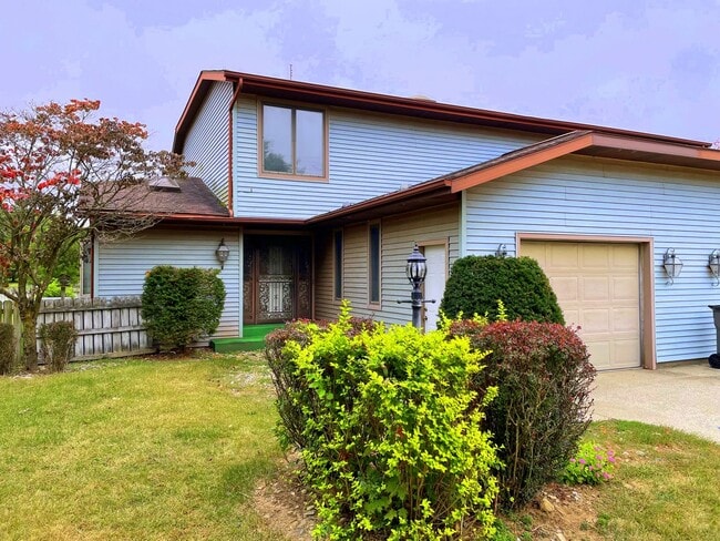 Country Charm Large 2-Bedroom Duplex in Mi... - Country Charm Large 2-Bedroom Duplex in Mi... House
