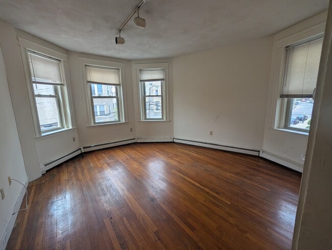 Building Photo - 15 Colborne Rd Unit 12