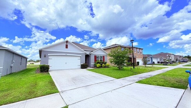 Building Photo - Charming Deltona 4/2 Ready for Move-in!