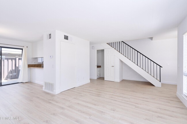 Photo - 28955 Oakpath Dr