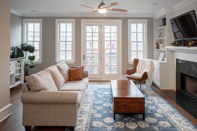 Photo - 3-Bed Urban Retreat with Fireplace & Granite Touches in Lincoln Park Unit #3W