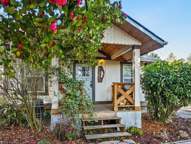 Photo - Adorable, fully updated 1-bdr/1-bath Milwa...