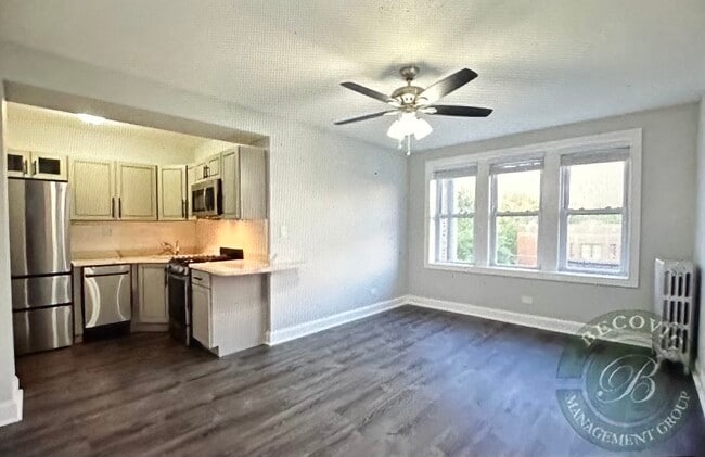 Building Photo - 1522 W Sherwin Ave Rental