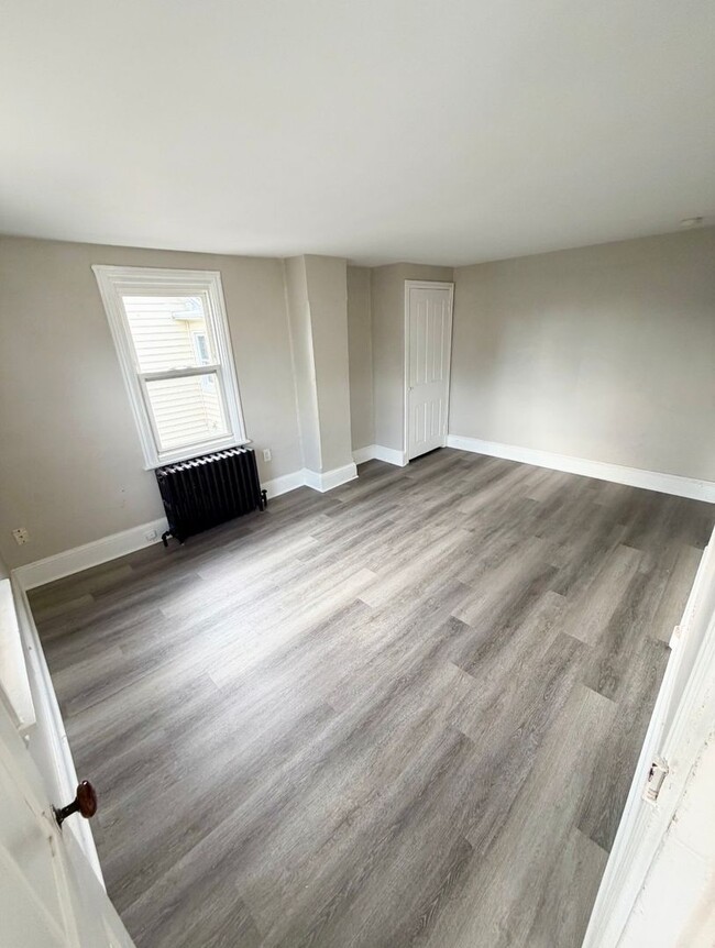 127 S 6th St Unit 2nd Floor