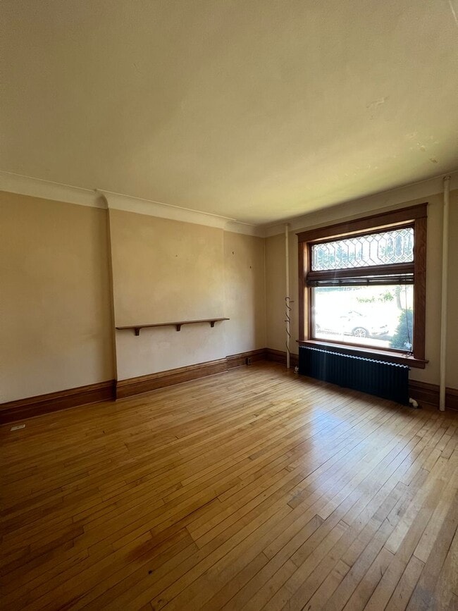 Photo - 322-324 E 5th St Unidad 322 B