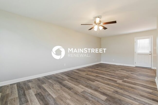 Photo - 3 Bedroom Pet-Friendly Home in Smithfield, NC with Main Street Renewal