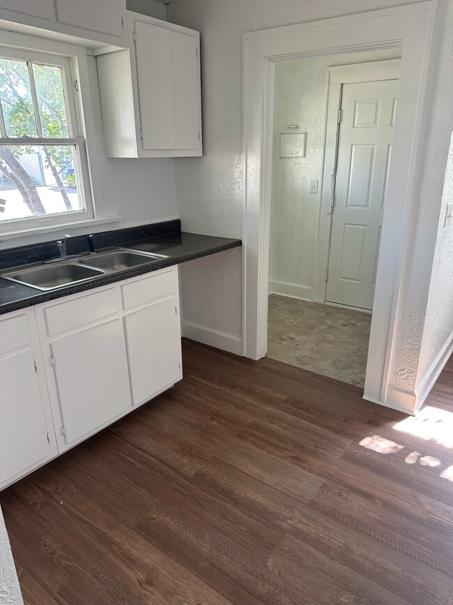 Photo - 825 S Maryland St