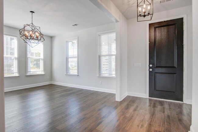 Photo - 612 Heartwood Ln