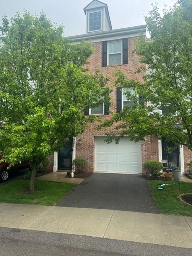 Building Photo - 3 bedroom/2 Bath Townhome Warrendale, PA