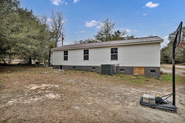 Photo - Completely Remodeled 3BR Home in Lexington with Granite Countertops & New Stainless Steel Appliances