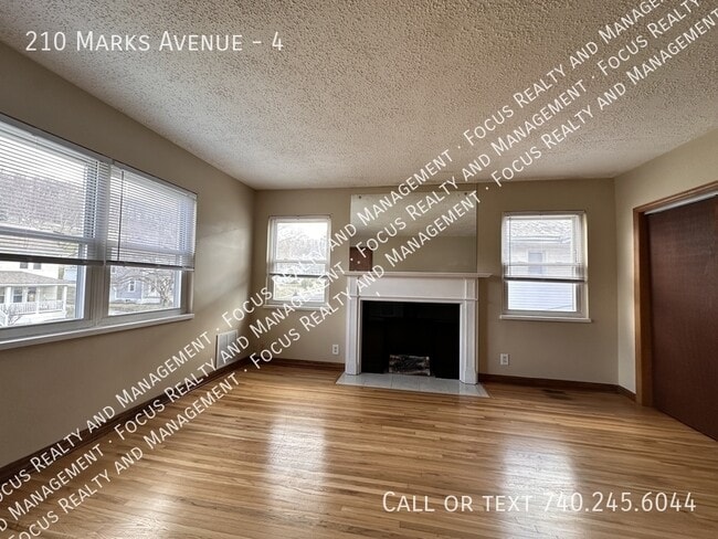 Photo - 210 Marks Ave