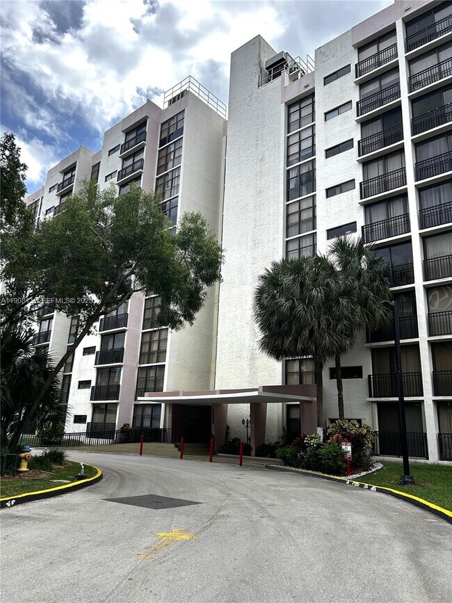 16909 N Bay Rd Unit 13