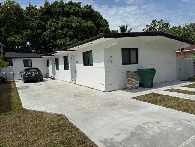 Building Photo - 1170 NW 25th St Unit 1170
