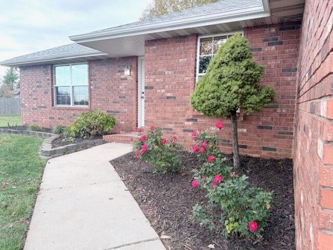 Photo - Ozark 3 Bed / 2 Bath with Community Amenities