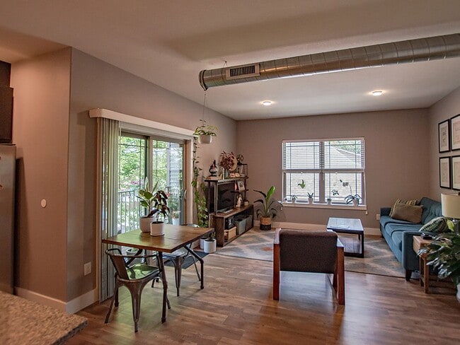 Photo - 408 S Prairie St