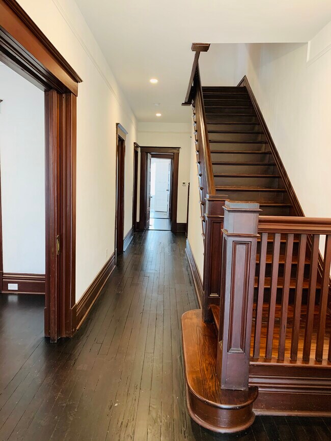 Photo - 21 E 40th St