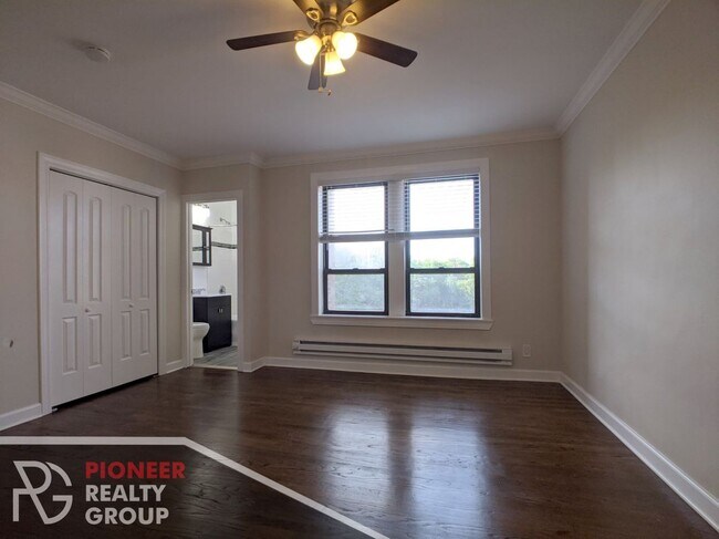 Photo - 3345 N Marshfield Ave Unit 302