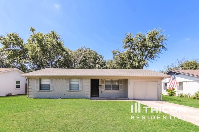 Building Photo - 3221 Edgebrook Dr Rental