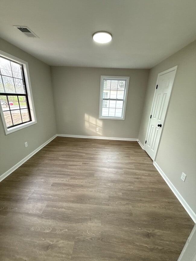 Photo - 612 Windrow Rd