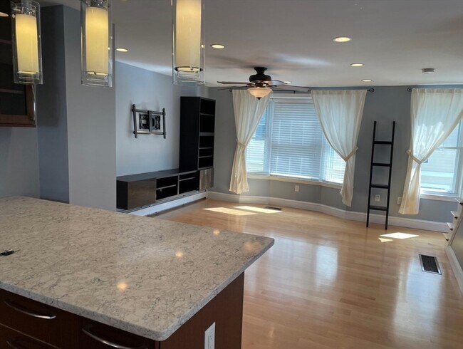 Photo - 283 C St Unit 1