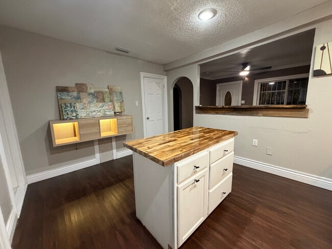 Photo - 505 E Columbus Dr