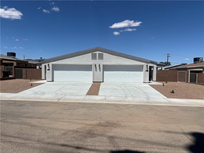 Photo - 915 E Berk Ave