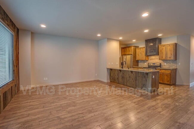 Photo - 137 N 44th Pl