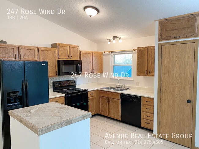 Photo - 247 Rosewind Dr