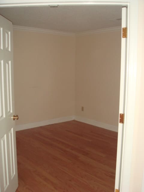 Photo - Charming 2-Bedroom Oasis with Screened Porch in Colony Lake