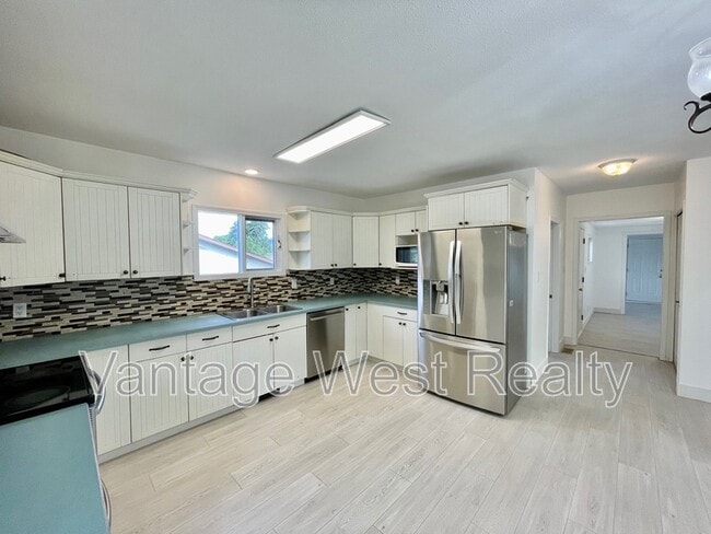 Photo - 240 Wallace Rd