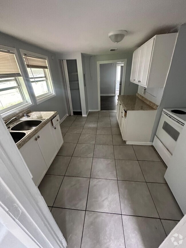 Building Photo - Fully renovated 3/1 Single Family Home ava...
