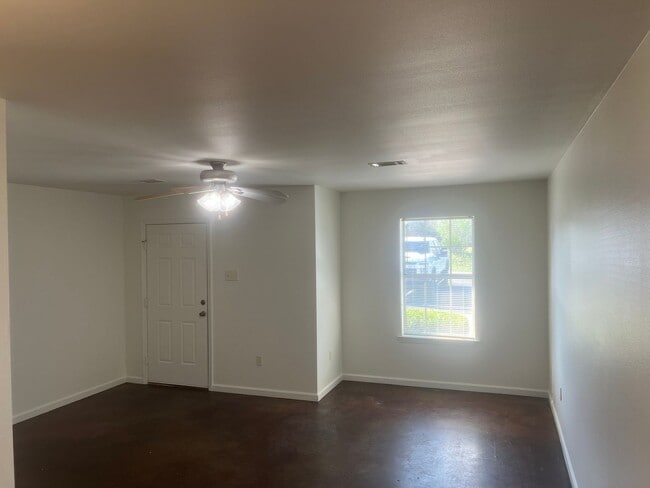 Photo - 3 Bed 2 Bath Duplex