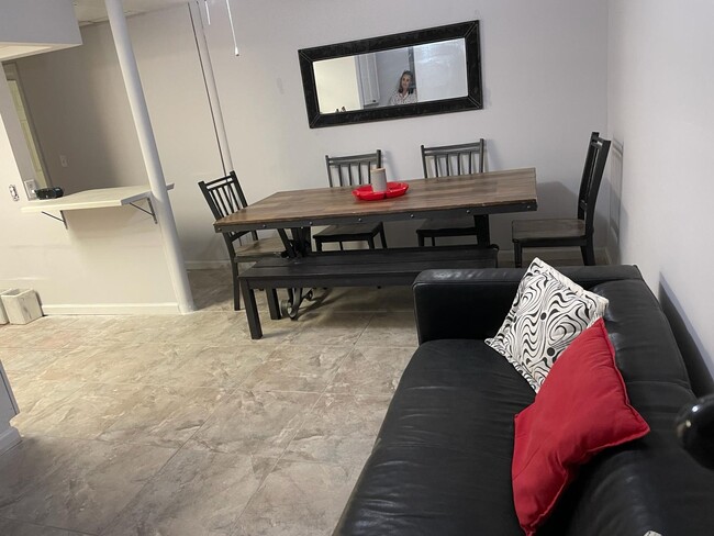 Photo - 4456 Frontier Way Northeast Unidad APT A