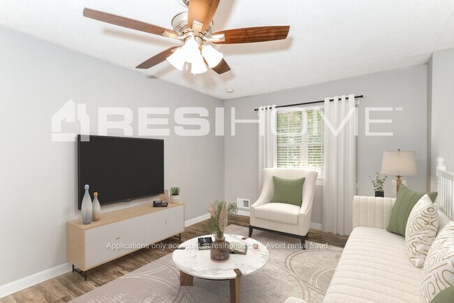 Photo - 403 River Chase Dr