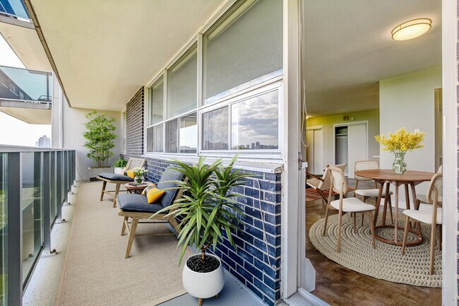 Photo - The Towers at York Mills & Leslie