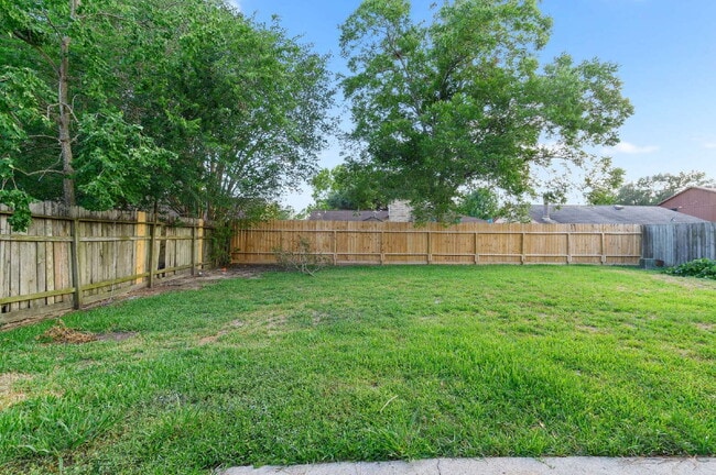Building Photo - 18067 Garden Manor Dr