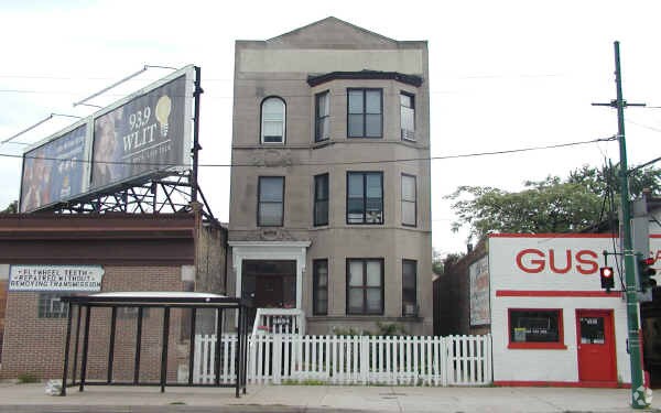 Photo - 5804 N Broadway St Apartments