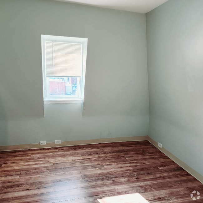 Building Photo - 776 Main St Rental
