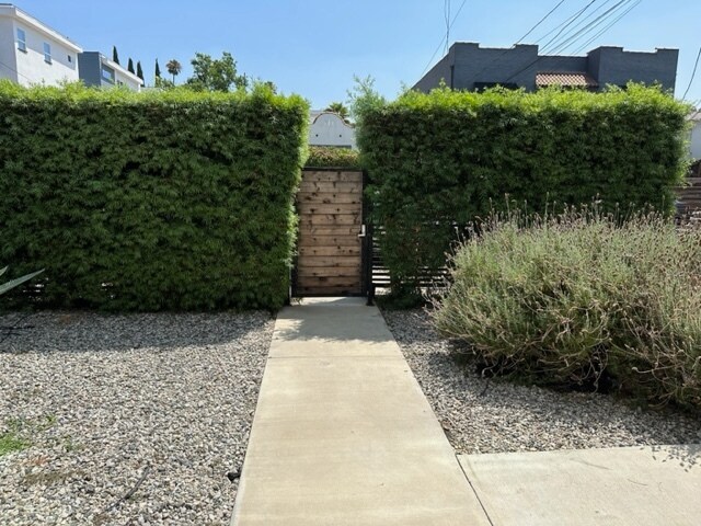 Photo - 1223 N Kenmore Ave Unit 1223