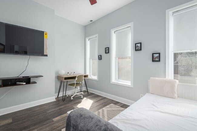 Photo - 731 N Chester St Townhome