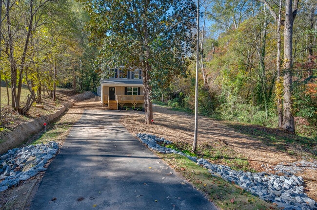 Photo - 143 Luckado St