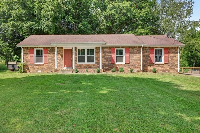 Building Photo - Pet Friendly Three Bedroom!