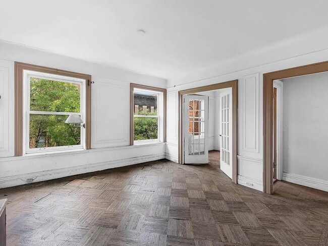 Photo - 155 Hicks St