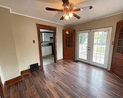 Photo - 878 Clark St