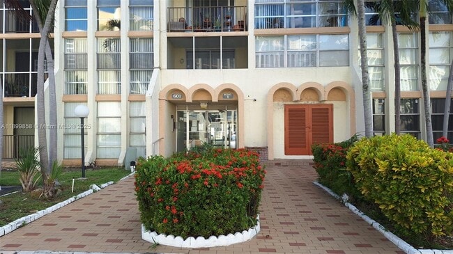 Photo - 601 Three Islands Boulevard Unidad 404